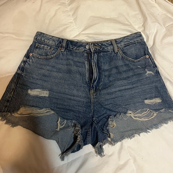 Dynamite distressed Claudia mom shorts - Picture 2 of 4